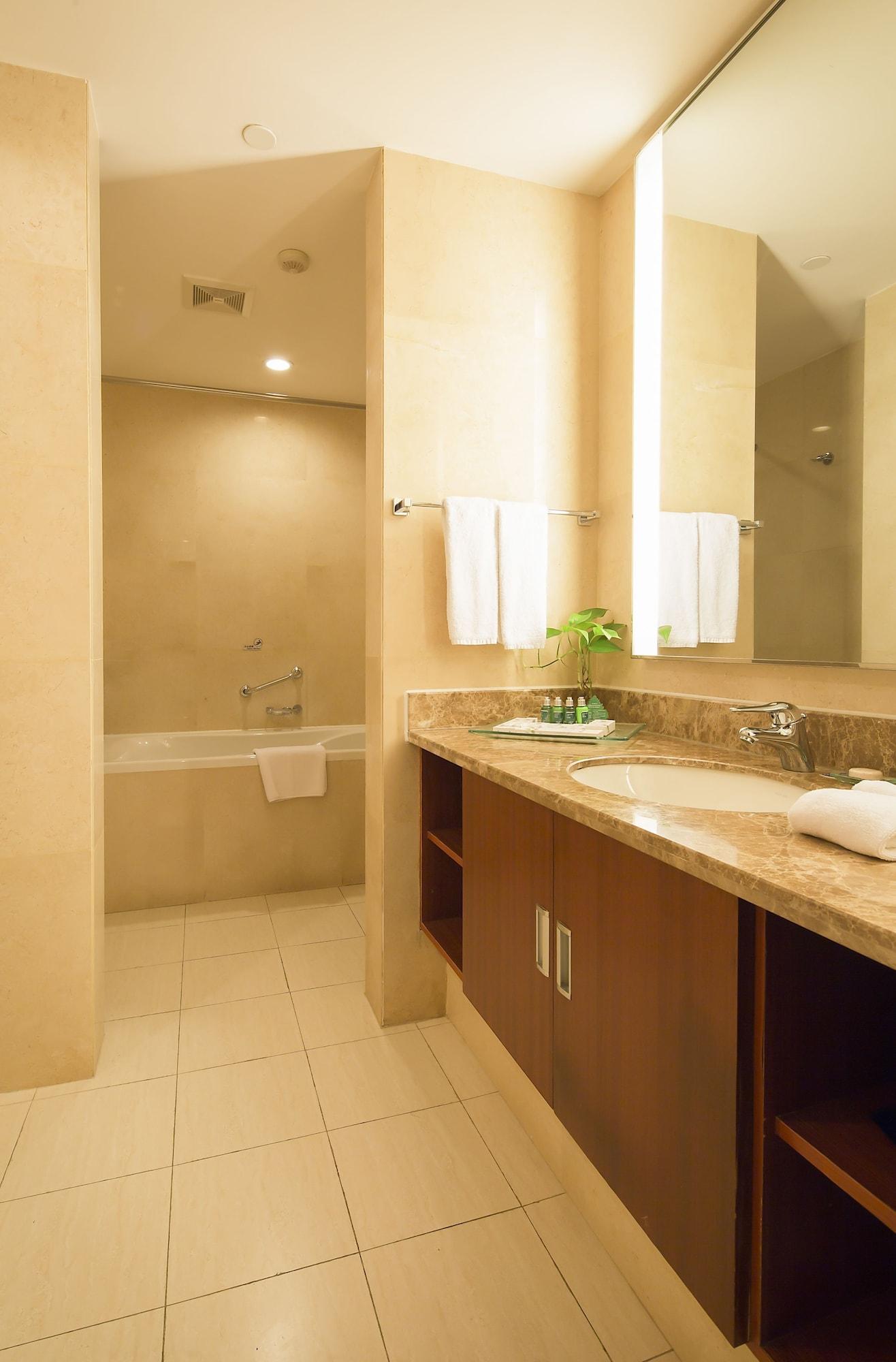 Landison Plaza International Hotel Trấn Giang Ngoại thất bức ảnh