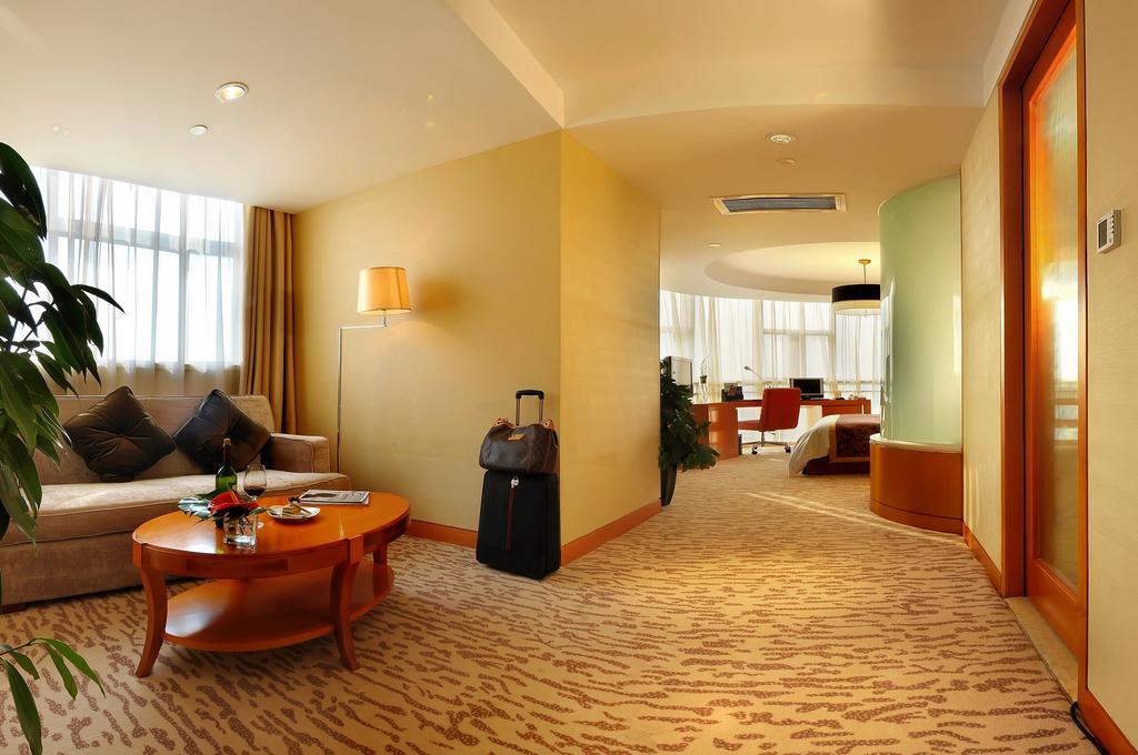 Landison Plaza International Hotel Trấn Giang Ngoại thất bức ảnh