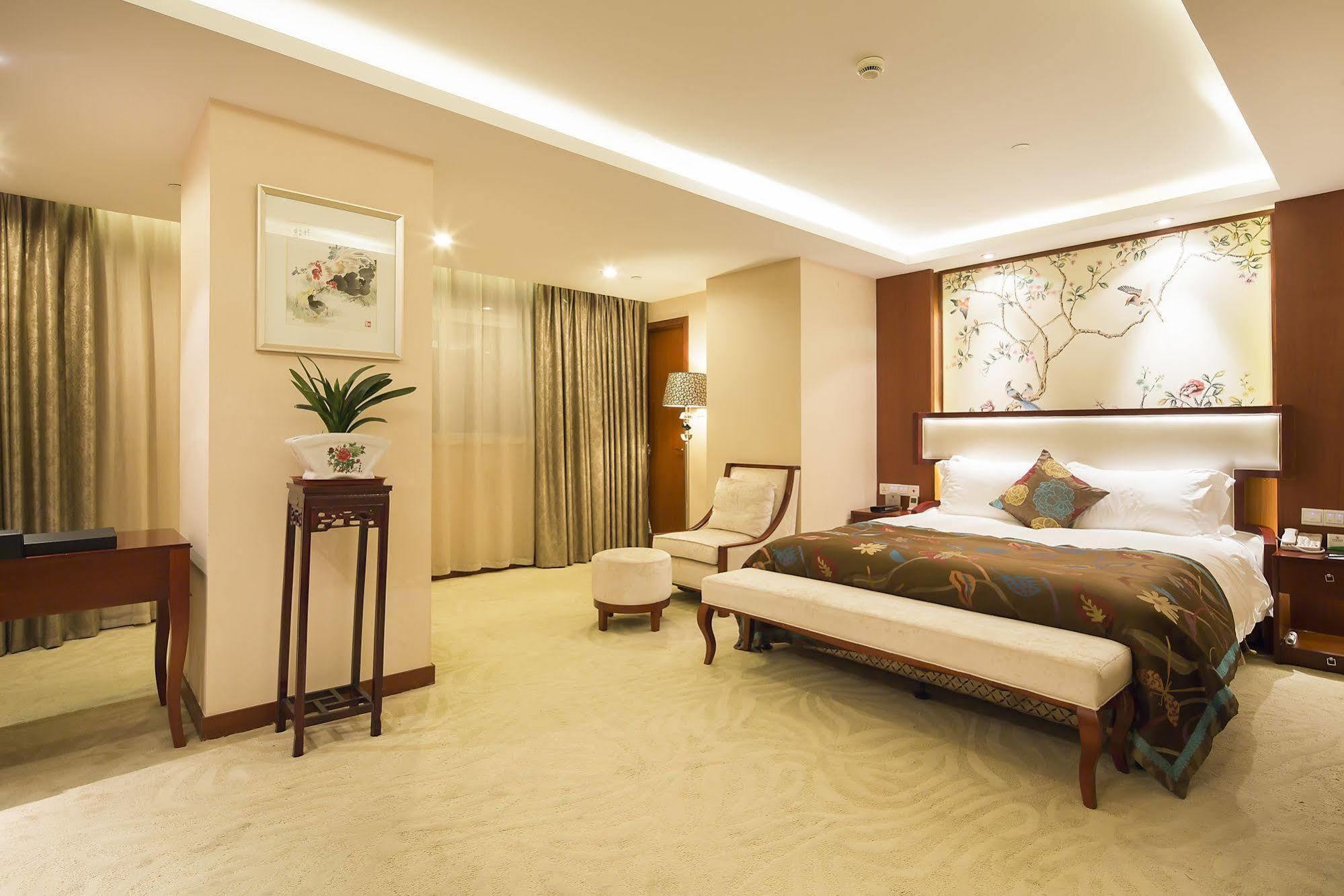 Landison Plaza International Hotel Trấn Giang Ngoại thất bức ảnh