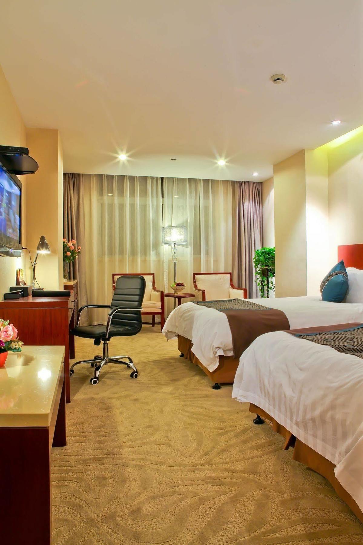 Landison Plaza International Hotel Trấn Giang Ngoại thất bức ảnh