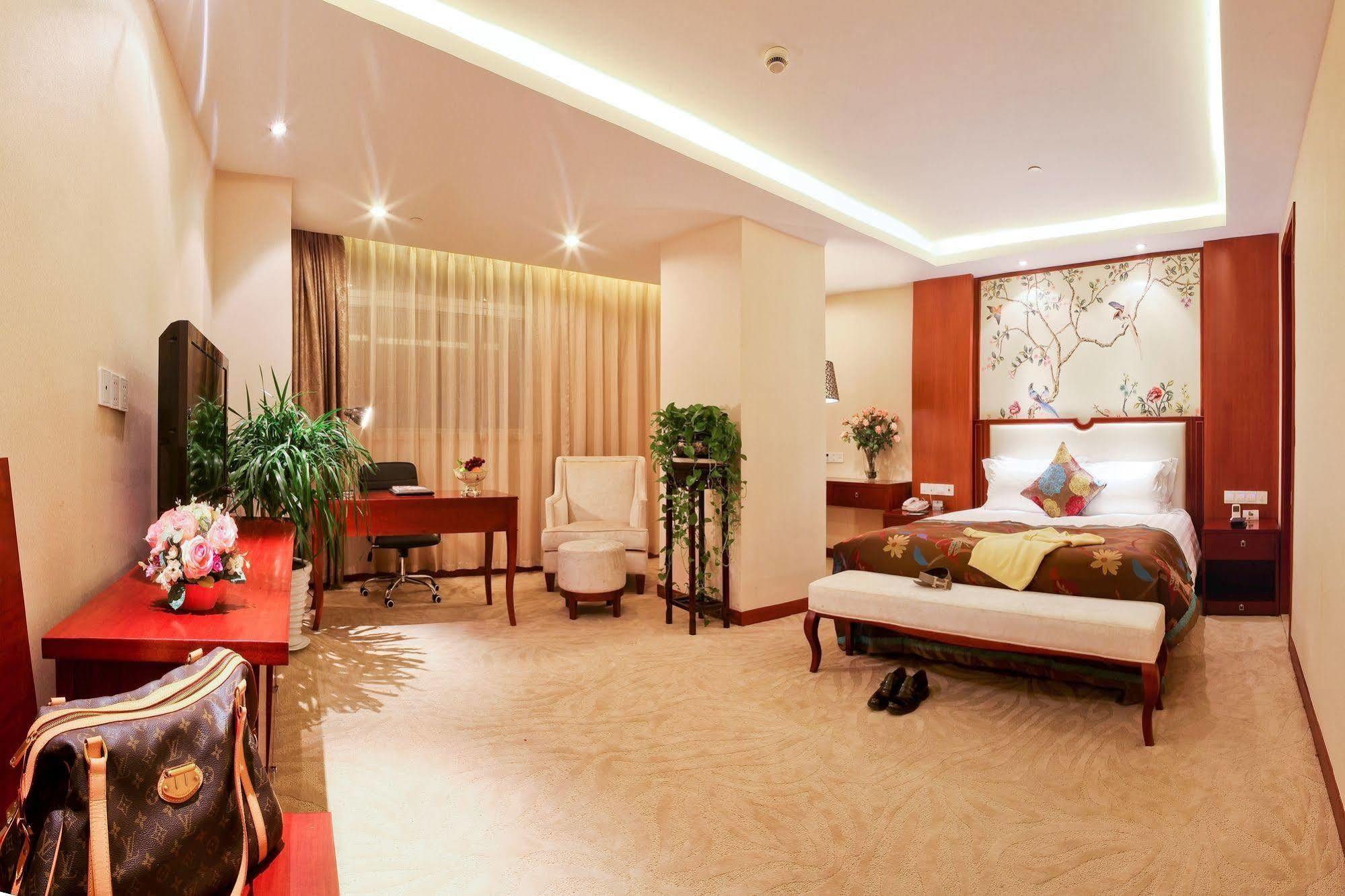 Landison Plaza International Hotel Trấn Giang Ngoại thất bức ảnh